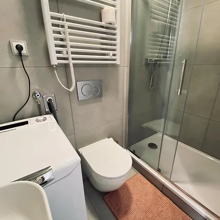 Kompletně Vybavené U Divadla - Wi-fi Zdarma