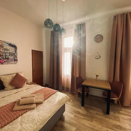 Daire Kompletne Vybavene U Divadla - Wi-fi Zdarma - #homevibes51 Pardubice