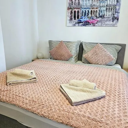 شقة Kompletne Vybavene U Divadla - Wi-fi Zdarma - #homevibes51 باردوبيتسه