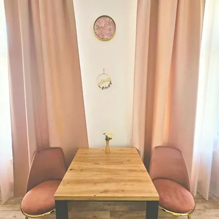 شقة Kompletne Vybavene U Divadla - Wi-fi Zdarma - #homevibes51