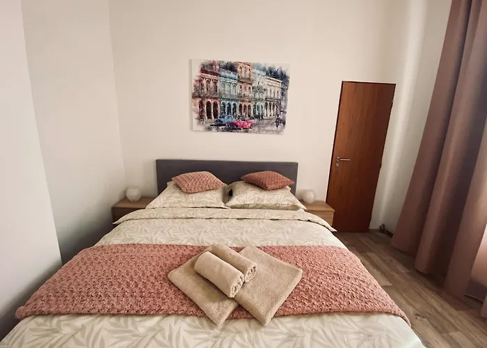 Kompletne Vybavene U Divadla - Wi-fi Zdarma - #homevibes51 Lägenhet Pardubice