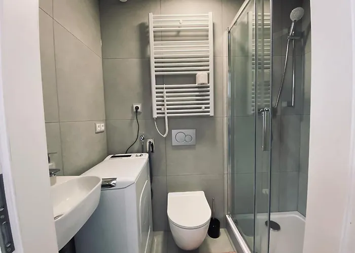 Kompletne Vybavene U Divadla - Wi-fi Zdarma - #homevibes51 * Pardubice