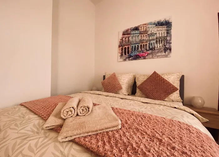 Kompletne Vybavene U Divadla - Wi-fi Zdarma - #homevibes51 *