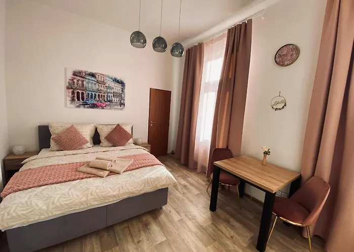 Kompletne Vybavene U Divadla - Wi-fi Zdarma - #homevibes51 Pardubice
