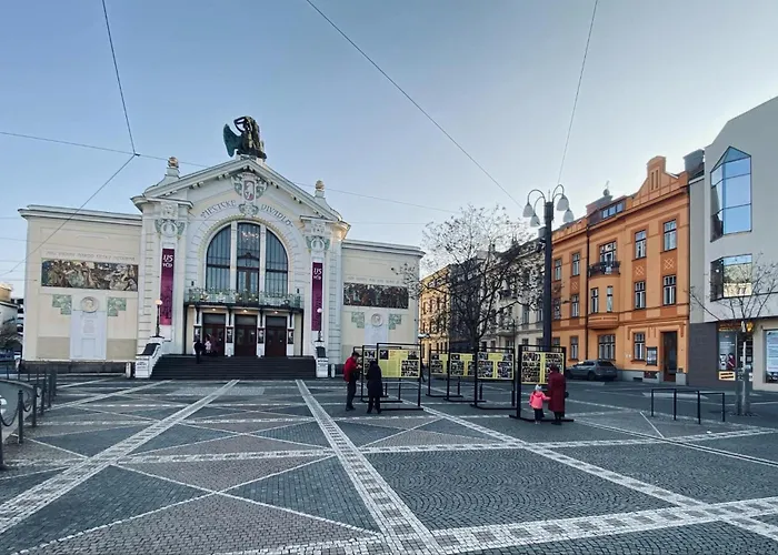 Kompletne Vybavene U Divadla - Wi-fi Zdarma - #homevibes51 Lägenhet