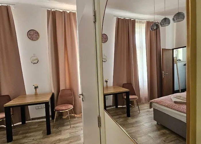 Kompletne Vybavene U Divadla - Wi-fi Zdarma - #homevibes51 Lägenhet